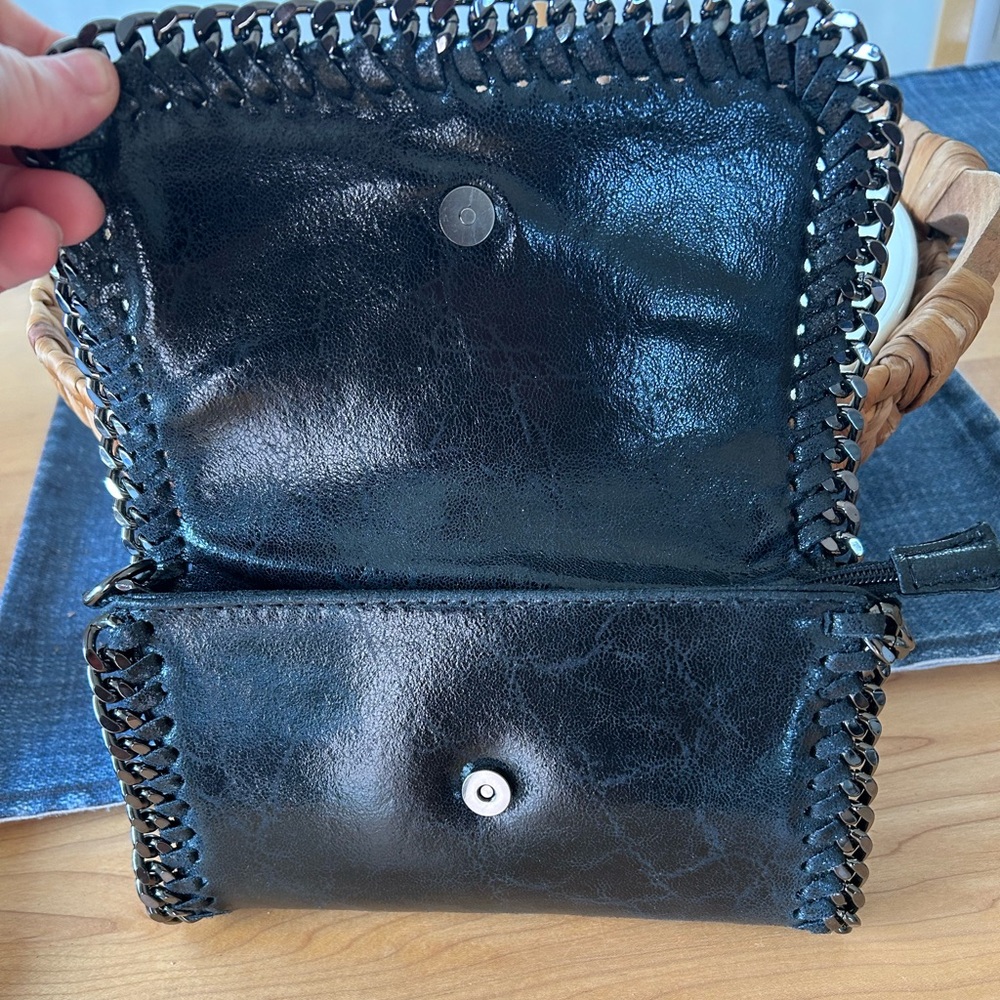 Pelle Black Metallic Chain Detail Leather Crossbody/Clutch - Picture 4 of 12